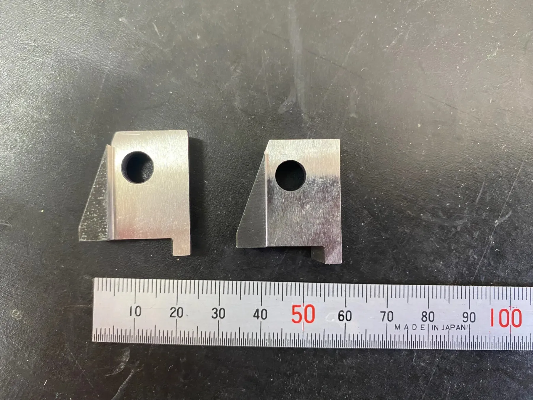 フック28x23.4xt11